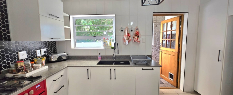 3 Bedroom Property for Sale in Kleinbaai Western Cape